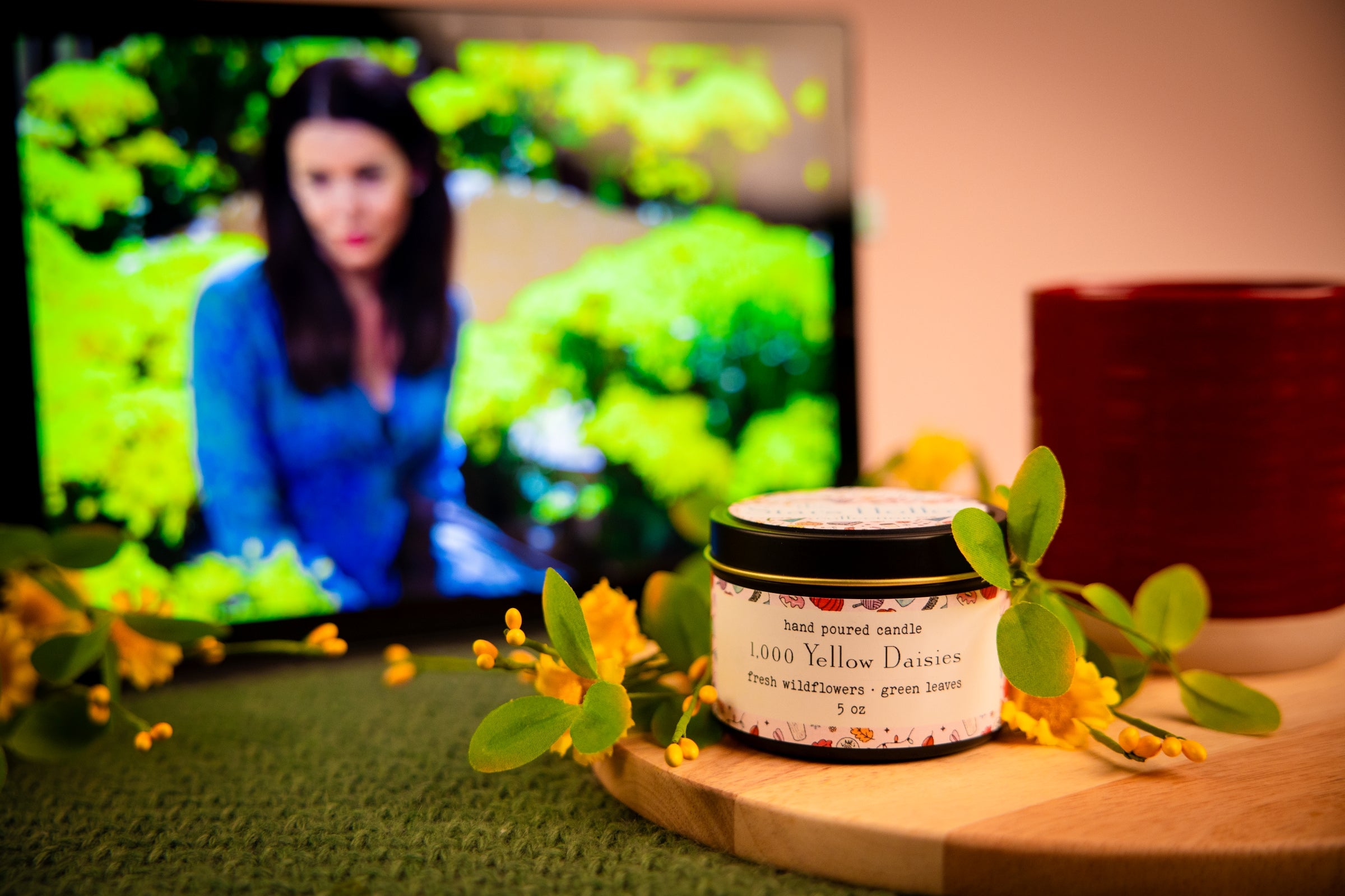 1,000 Yellow Daisies candle