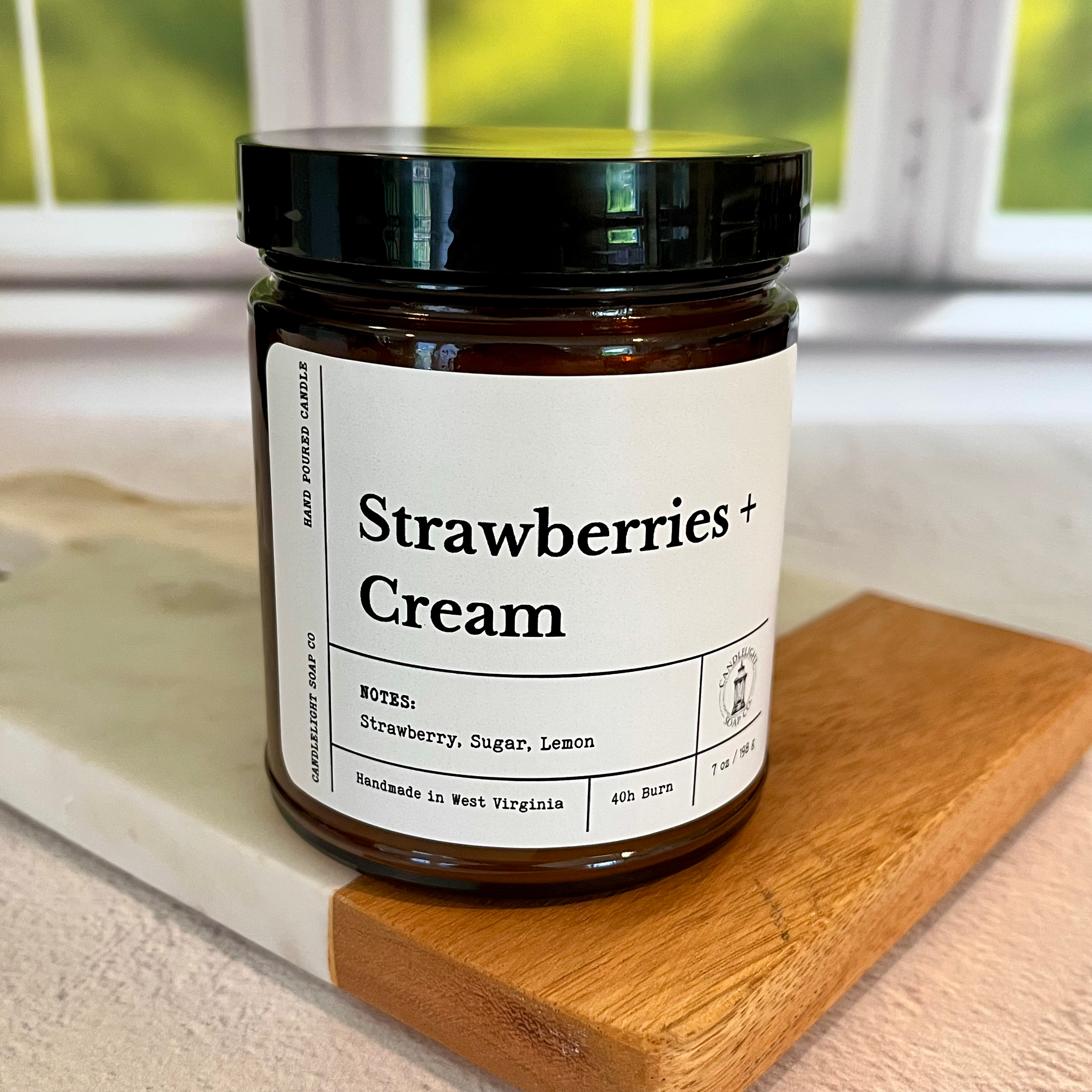 Strawberries + Cream candle image 0